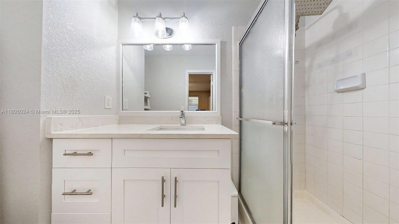 Active With Contract: $269,999 (2 beds, 2 baths, 800 Square Feet)