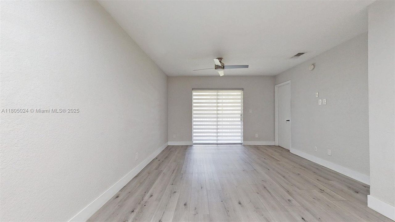 Active With Contract: $269,999 (2 beds, 2 baths, 800 Square Feet)