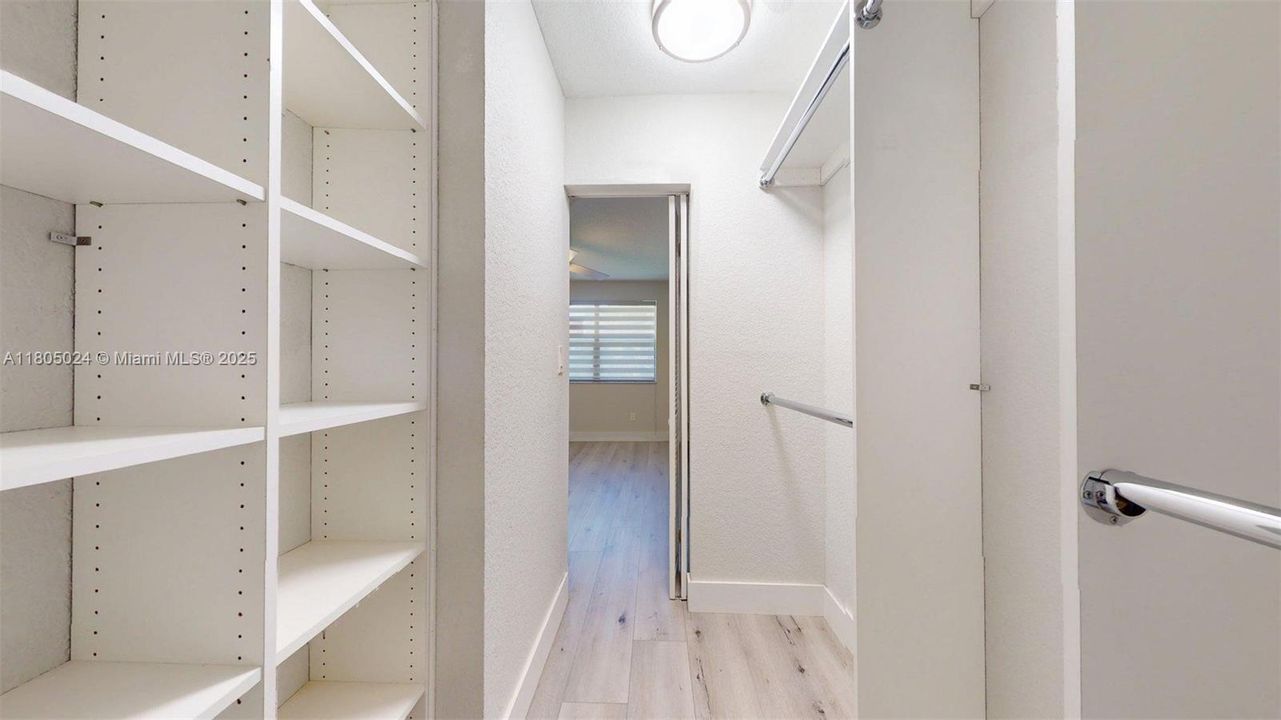 Active With Contract: $269,999 (2 beds, 2 baths, 800 Square Feet)