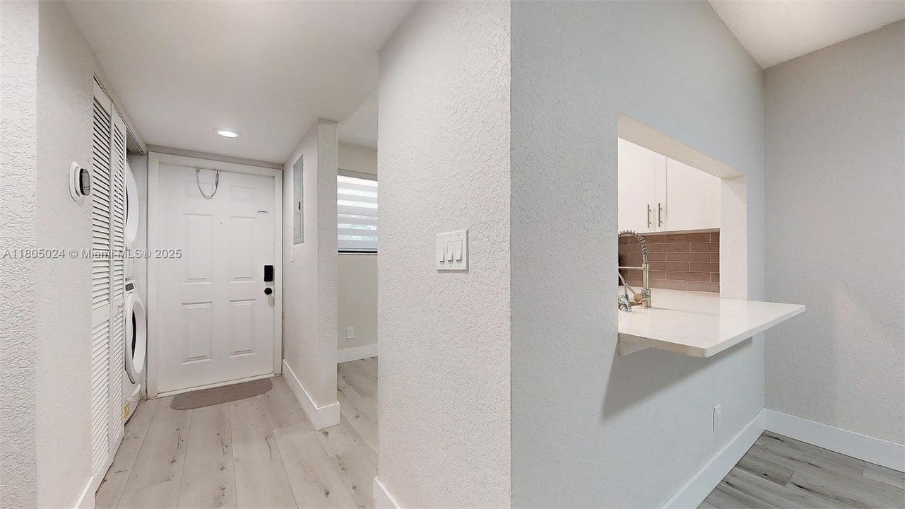 Active With Contract: $269,999 (2 beds, 2 baths, 800 Square Feet)