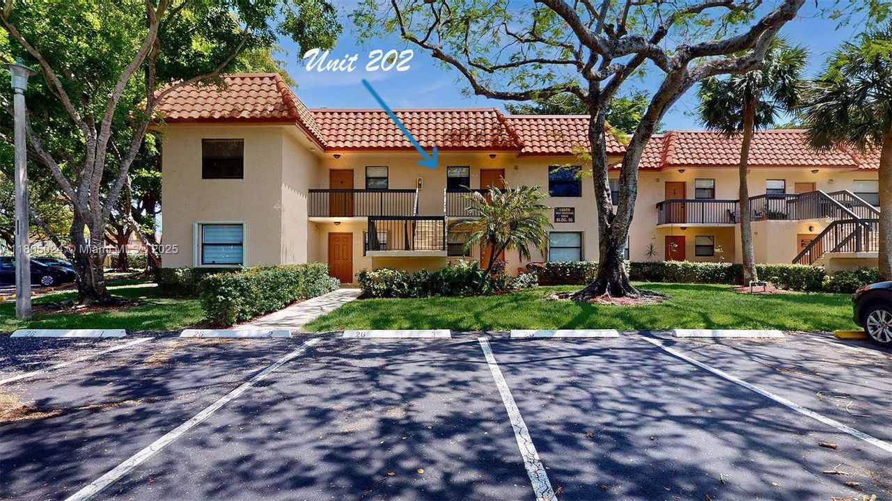 Active With Contract: $269,999 (2 beds, 2 baths, 800 Square Feet)