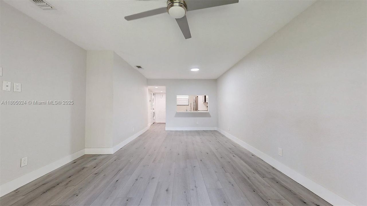 Active With Contract: $269,999 (2 beds, 2 baths, 800 Square Feet)