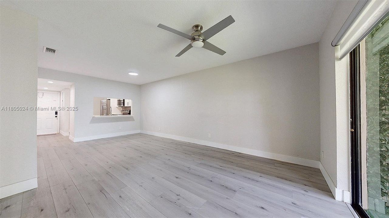 Active With Contract: $269,999 (2 beds, 2 baths, 800 Square Feet)