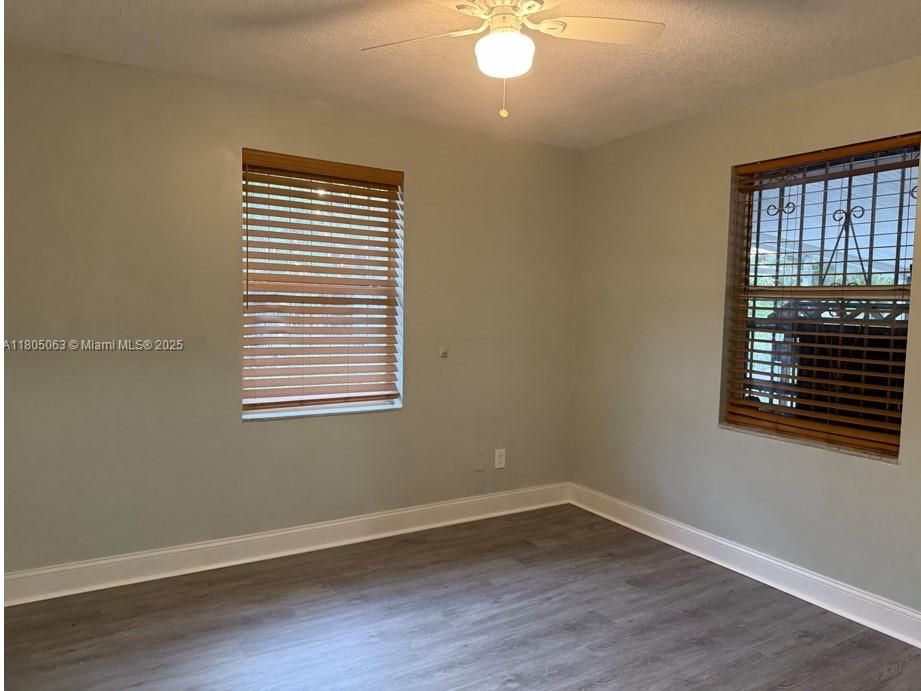 待售: $375,000 (3 贝兹, 1 浴室, 1202 平方英尺)