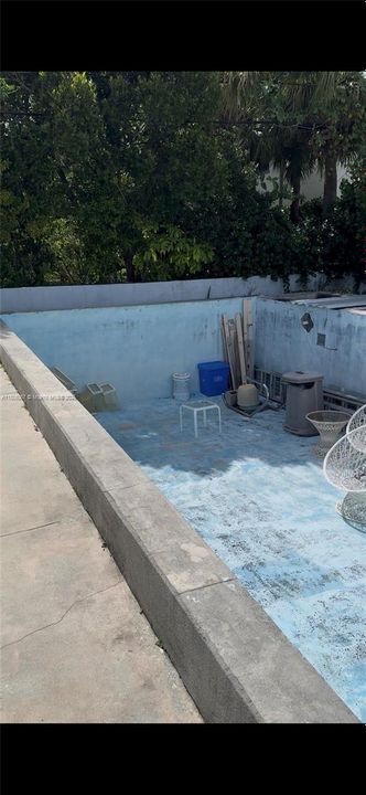 最近售出: $700,000 (2 贝兹, 1 浴室, 869 平方英尺)