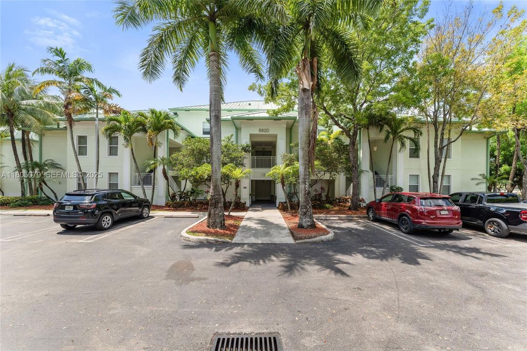 For Sale: $185,000 (3 beds, 4 baths, 2070 Square Feet)