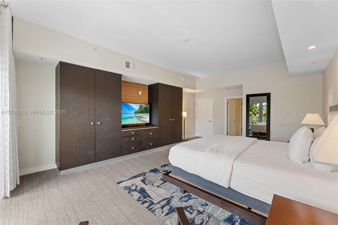 For Sale: $185,000 (3 beds, 4 baths, 2070 Square Feet)