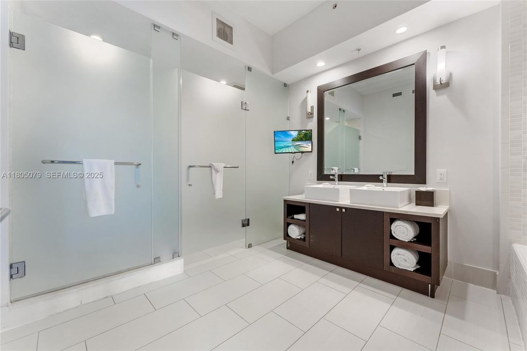 For Sale: $185,000 (3 beds, 4 baths, 2070 Square Feet)