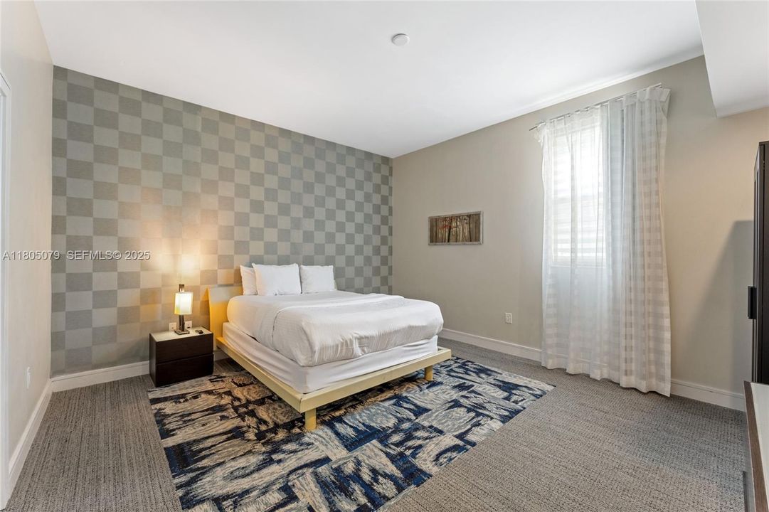 For Sale: $185,000 (3 beds, 4 baths, 2070 Square Feet)