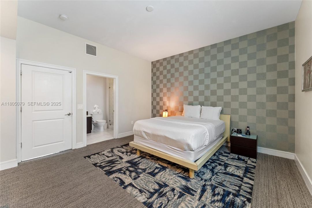 For Sale: $185,000 (3 beds, 4 baths, 2070 Square Feet)