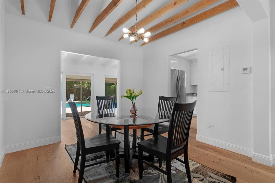 Vendido Recientemente: $840,000 (2 camas, 1 baños, 1322 Pies cuadrados)