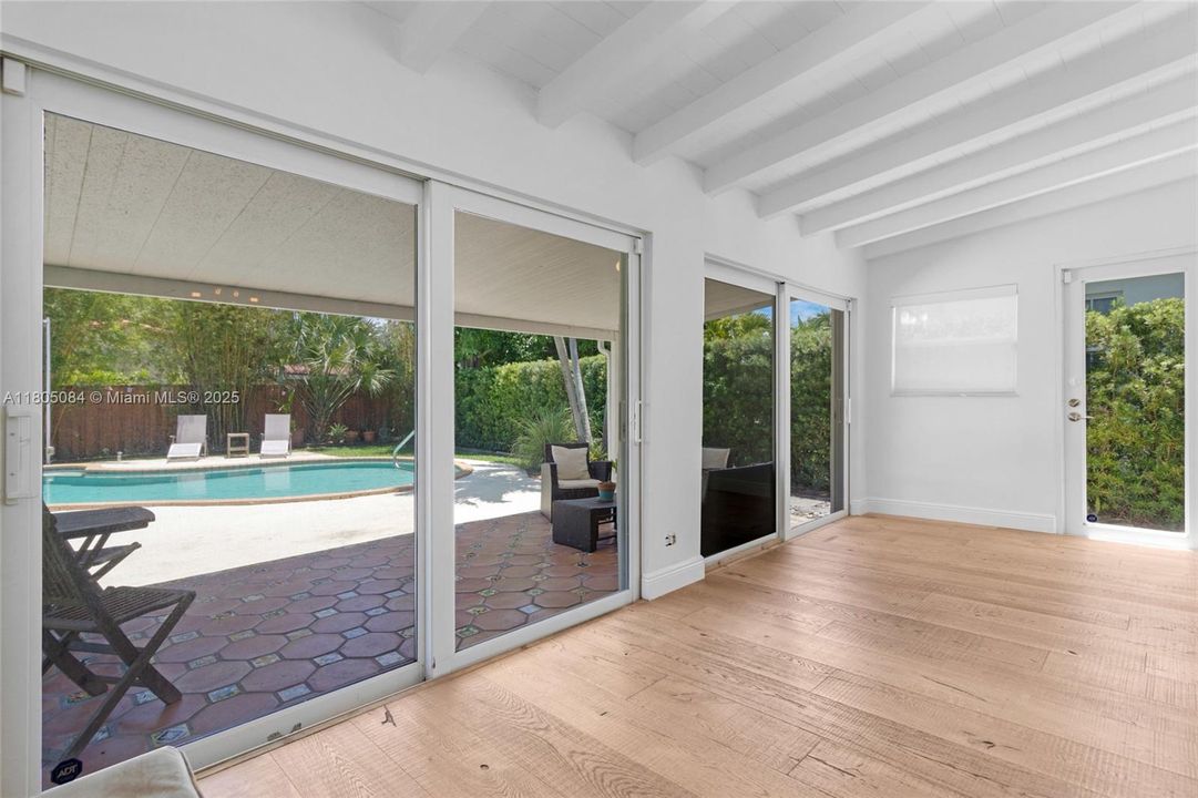 Vendido Recientemente: $840,000 (2 camas, 1 baños, 1322 Pies cuadrados)