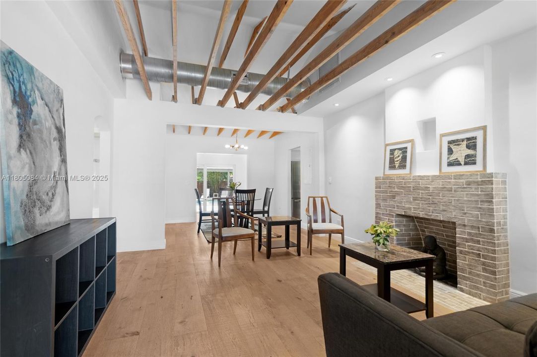 Vendido Recientemente: $840,000 (2 camas, 1 baños, 1322 Pies cuadrados)