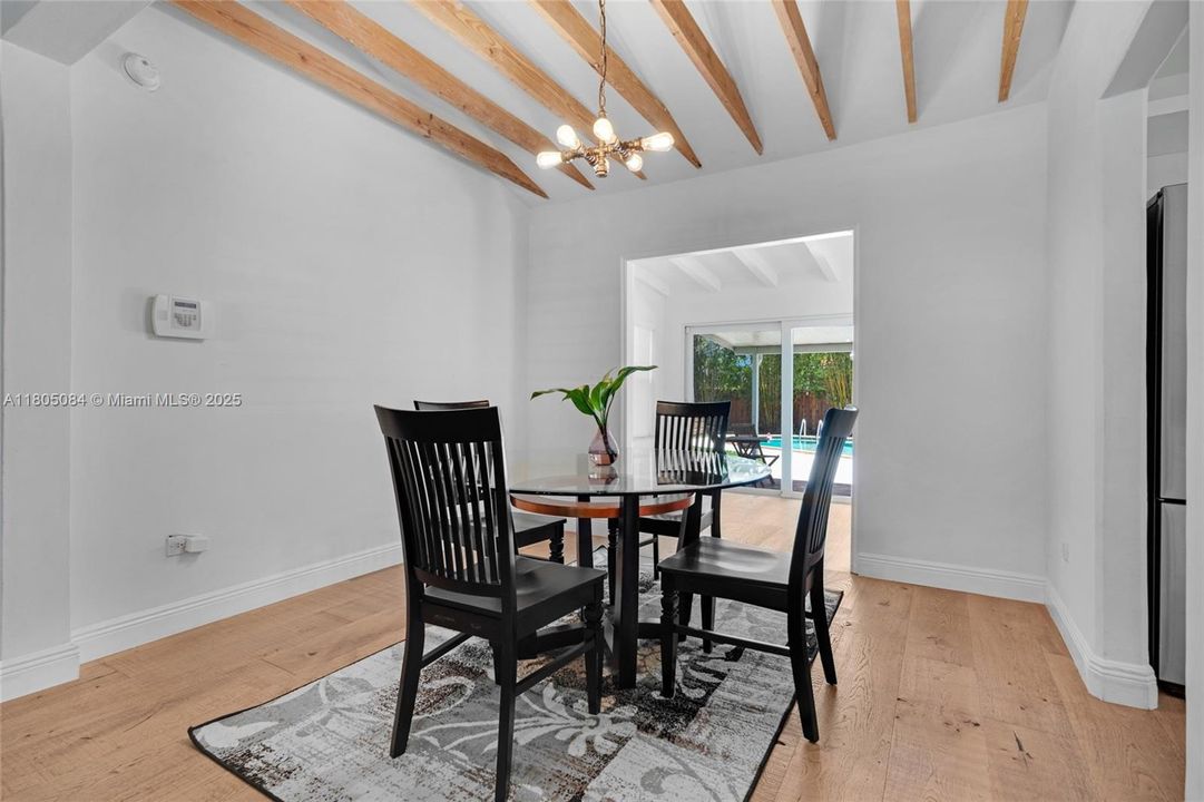 Vendido Recientemente: $840,000 (2 camas, 1 baños, 1322 Pies cuadrados)