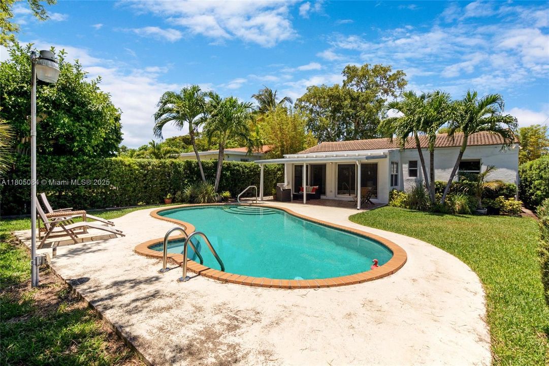 Vendido Recientemente: $840,000 (2 camas, 1 baños, 1322 Pies cuadrados)