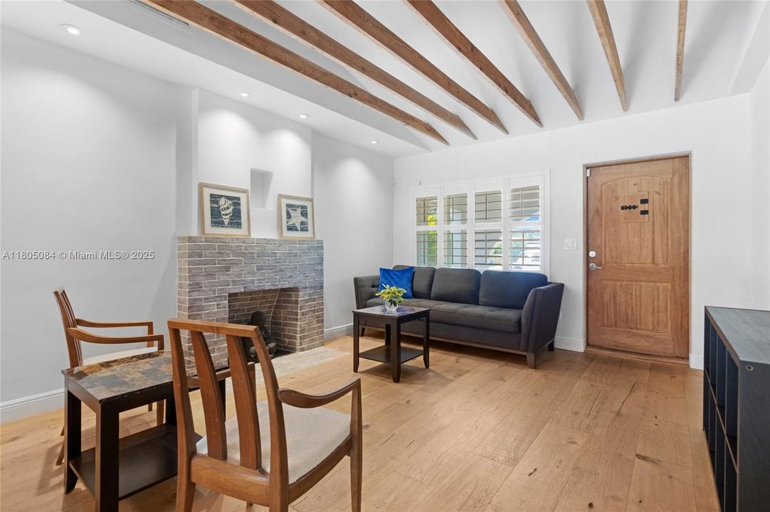 Vendido Recientemente: $840,000 (2 camas, 1 baños, 1322 Pies cuadrados)