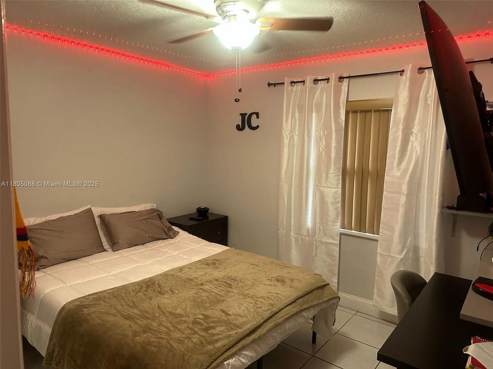 Recently Sold: $486,500 (3 beds, 2 baths, 1225 Square Feet)