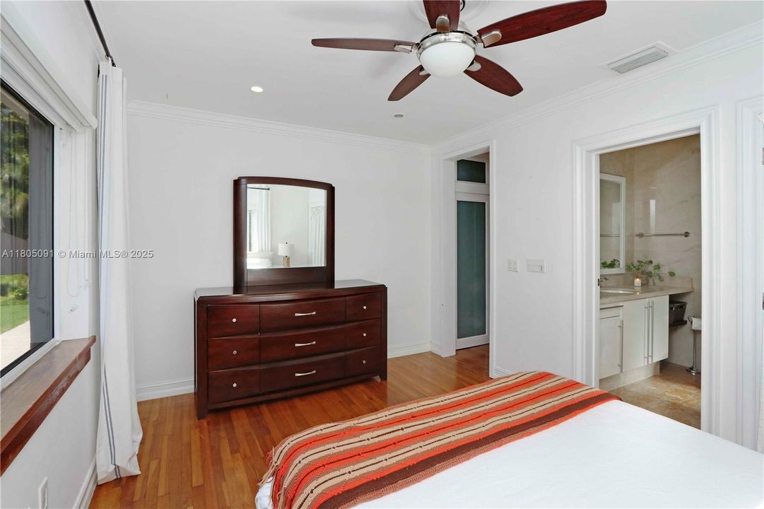 最近售出: $1,645,000 (3 贝兹, 2 浴室, 1492 平方英尺)