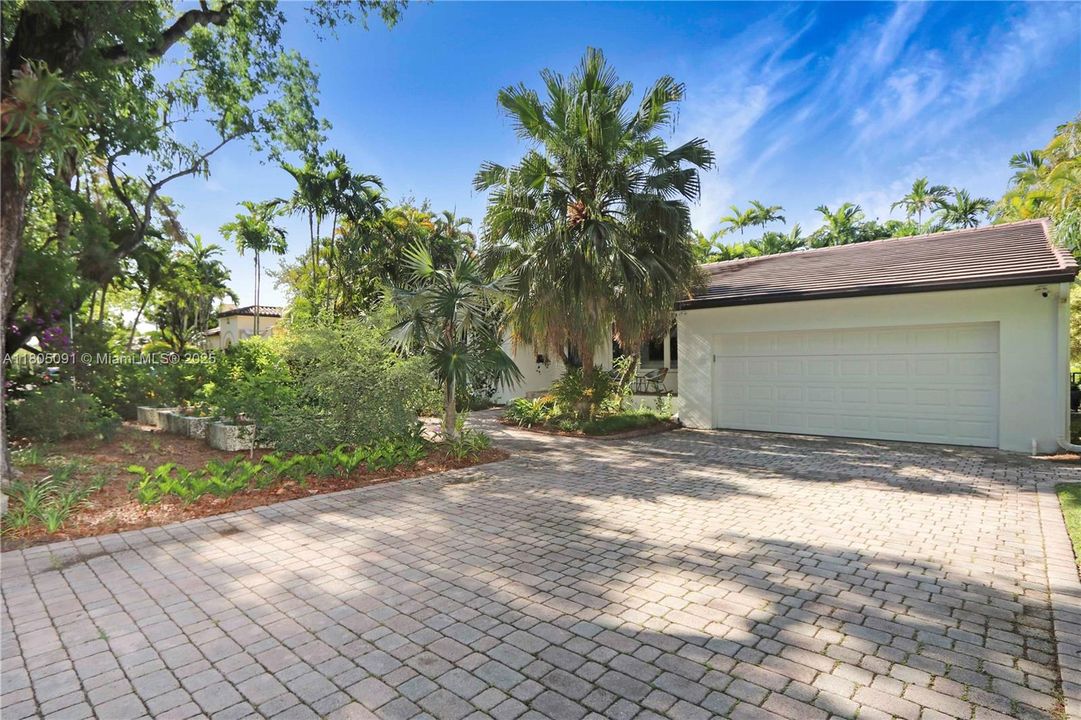 最近售出: $1,645,000 (3 贝兹, 2 浴室, 1492 平方英尺)