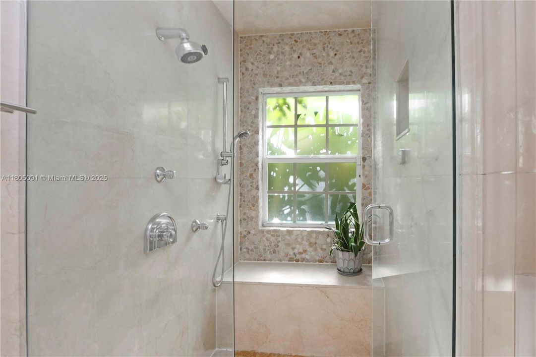 最近售出: $1,645,000 (3 贝兹, 2 浴室, 1492 平方英尺)