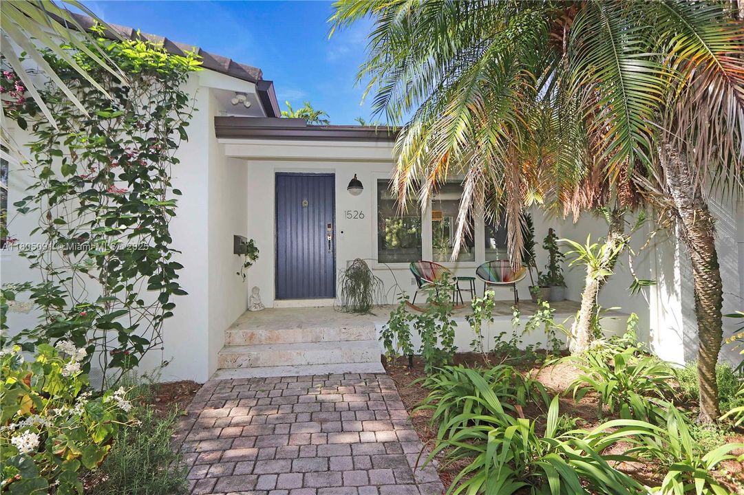 最近售出: $1,645,000 (3 贝兹, 2 浴室, 1492 平方英尺)