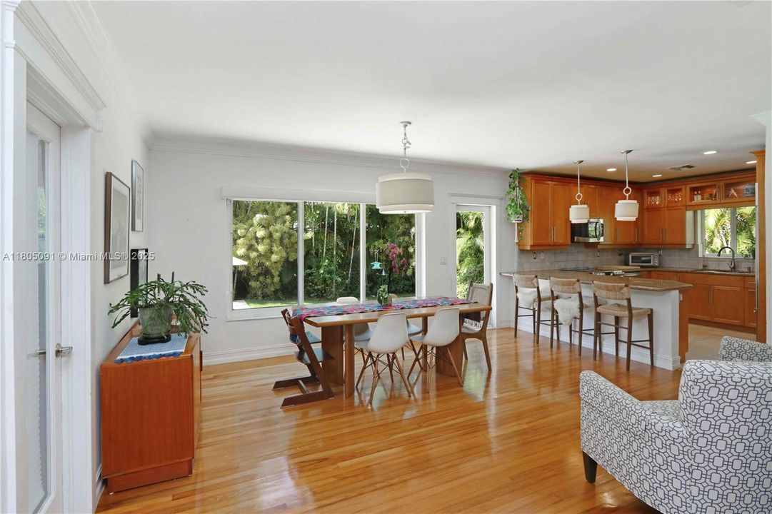 最近售出: $1,645,000 (3 贝兹, 2 浴室, 1492 平方英尺)