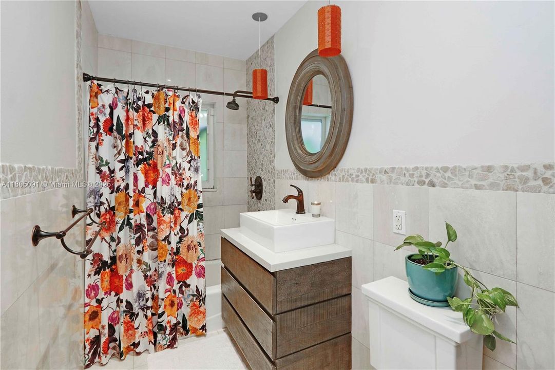 最近售出: $1,645,000 (3 贝兹, 2 浴室, 1492 平方英尺)