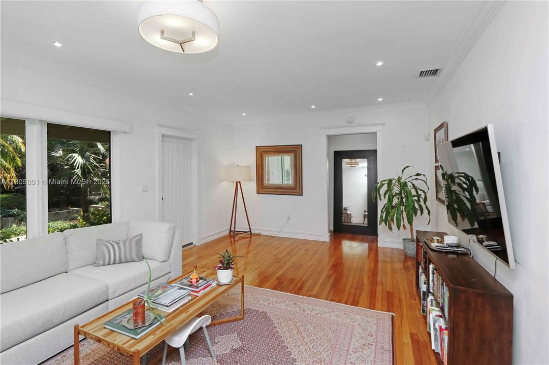 最近售出: $1,645,000 (3 贝兹, 2 浴室, 1492 平方英尺)