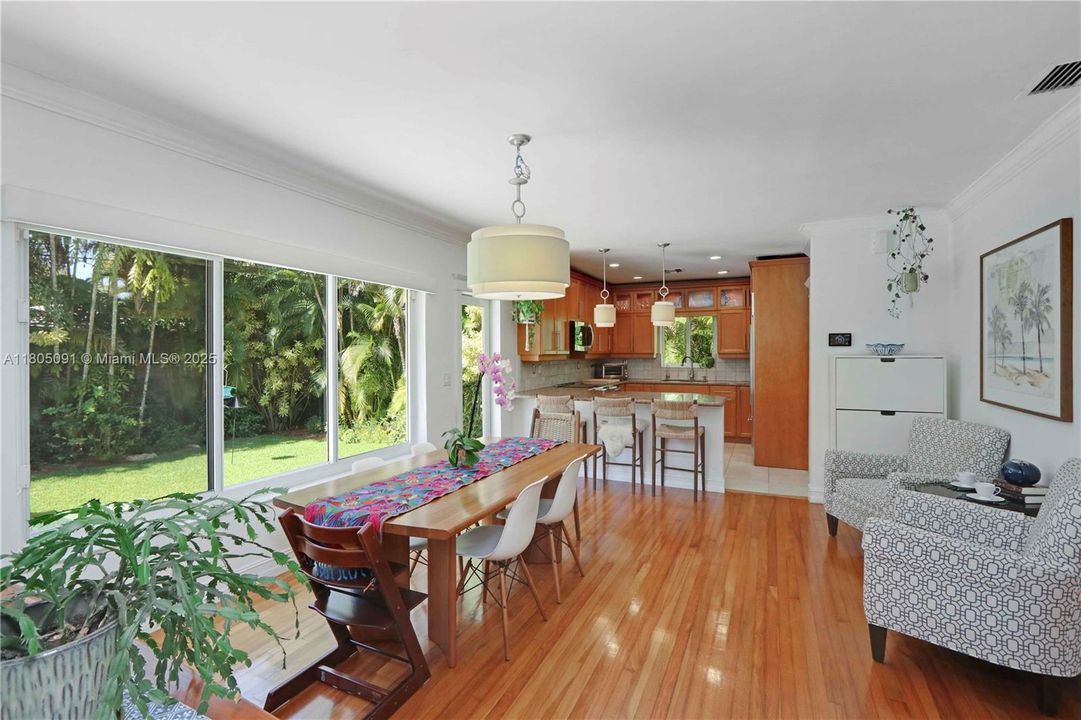 最近售出: $1,645,000 (3 贝兹, 2 浴室, 1492 平方英尺)