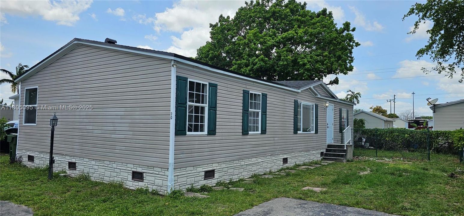 最近售出: $259,900 (3 贝兹, 2 浴室, 1456 平方英尺)