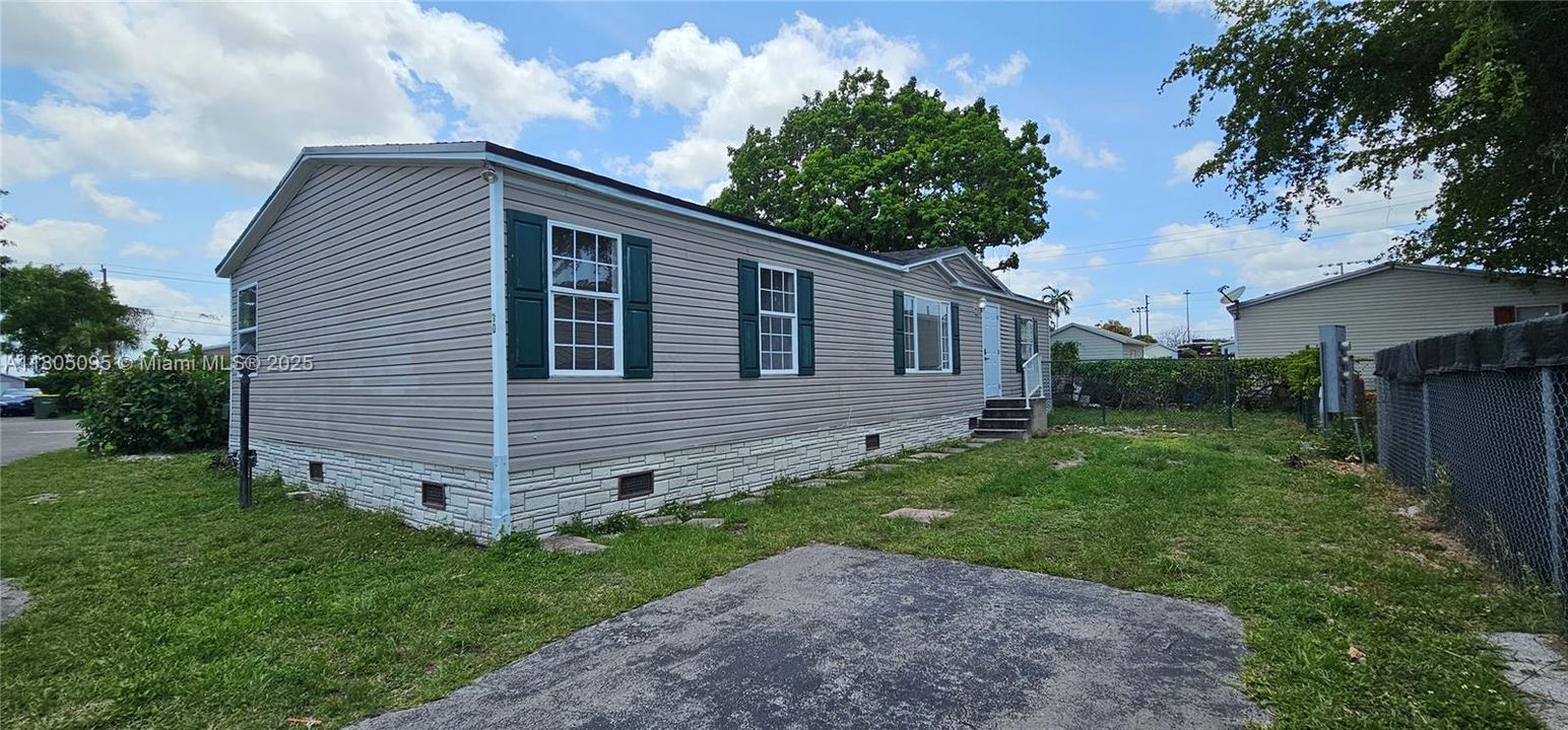 最近售出: $259,900 (3 贝兹, 2 浴室, 1456 平方英尺)