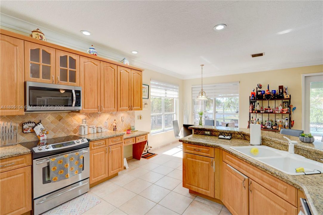 En Venta: $1,150,000 (5 camas, 3 baños, 3073 Pies cuadrados)