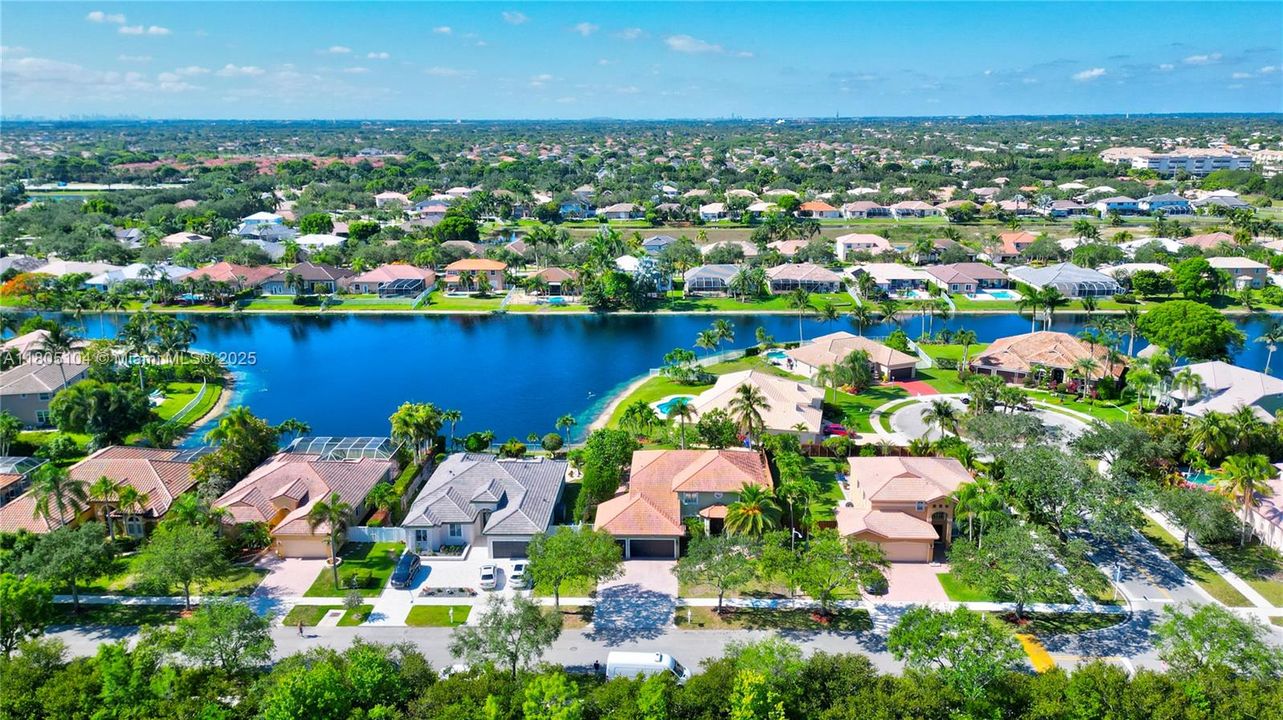 En Venta: $1,150,000 (5 camas, 3 baños, 3073 Pies cuadrados)