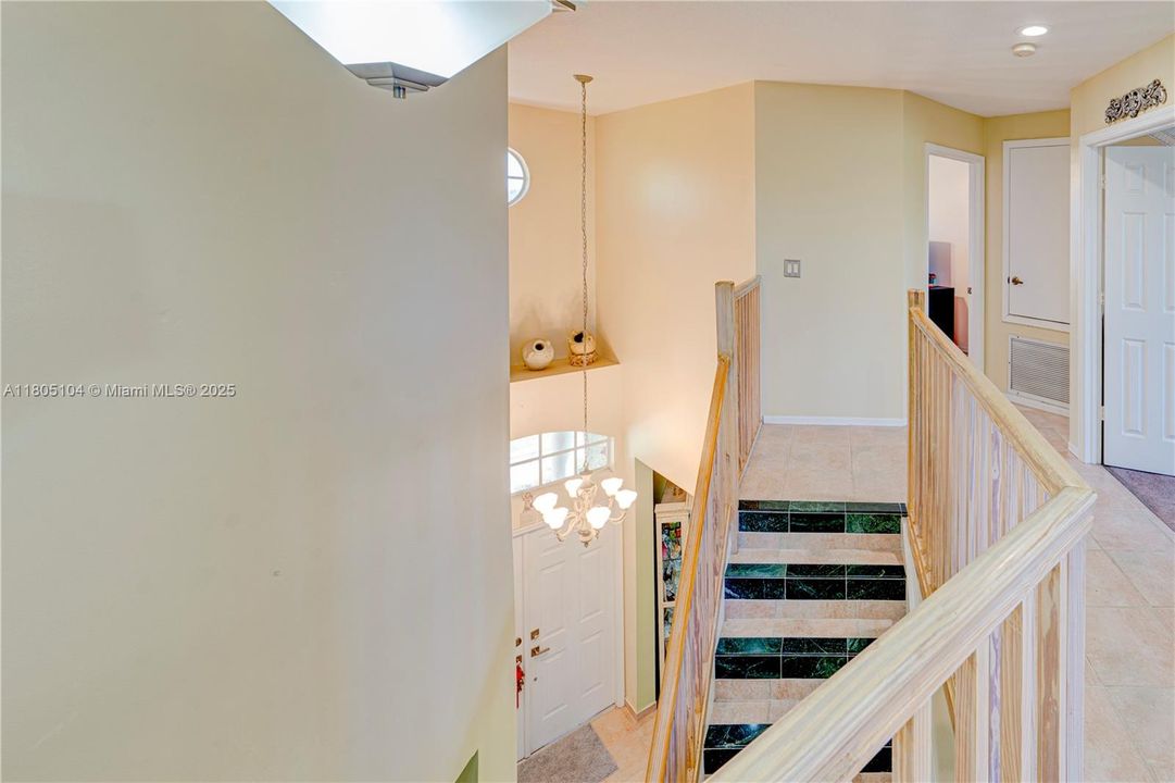 En Venta: $1,150,000 (5 camas, 3 baños, 3073 Pies cuadrados)