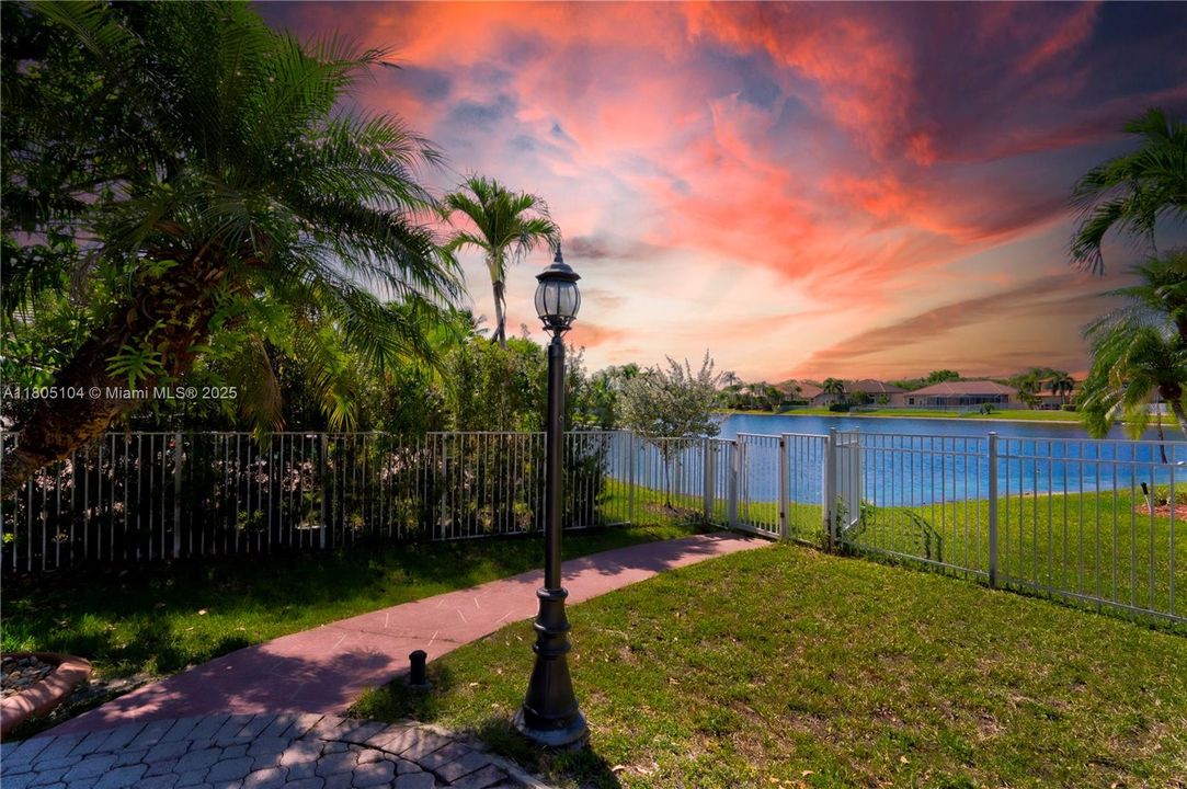 En Venta: $1,150,000 (5 camas, 3 baños, 3073 Pies cuadrados)