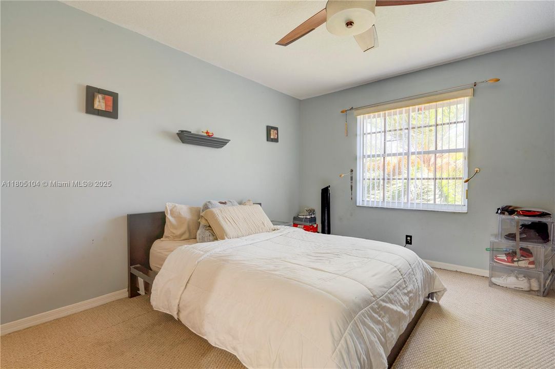 En Venta: $1,150,000 (5 camas, 3 baños, 3073 Pies cuadrados)