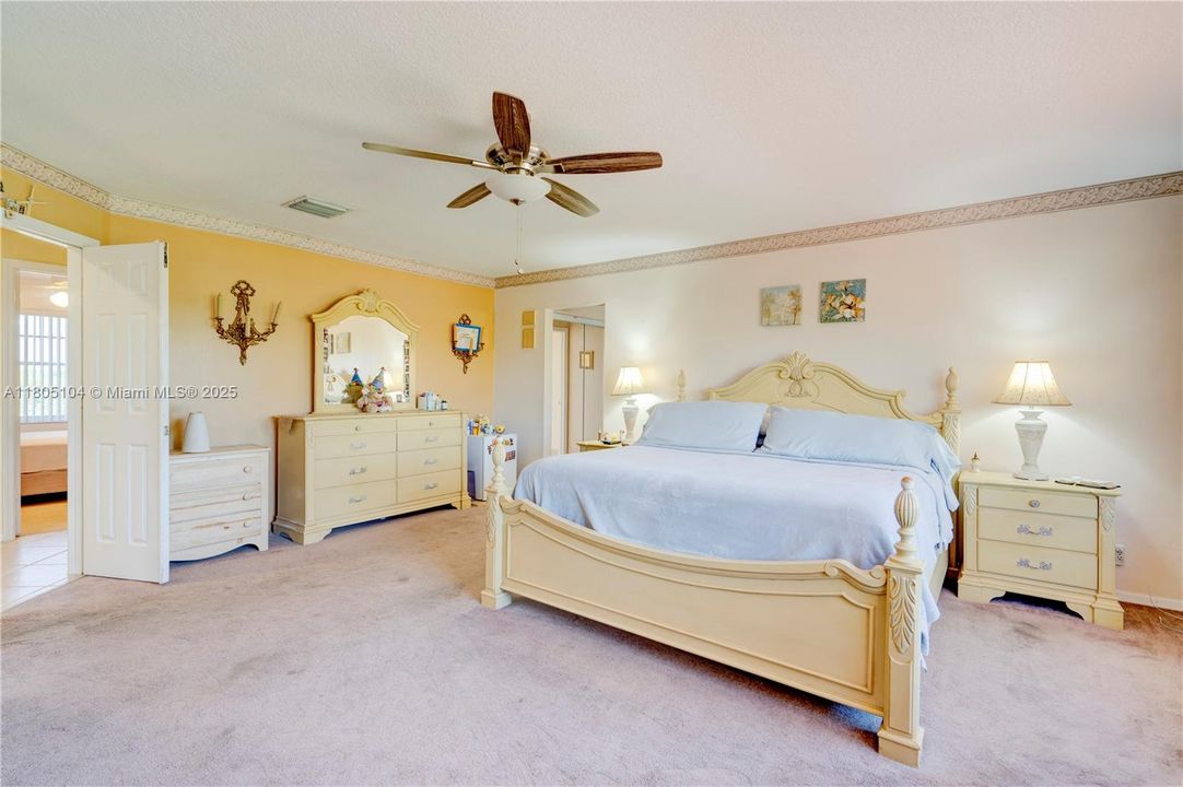 En Venta: $1,150,000 (5 camas, 3 baños, 3073 Pies cuadrados)