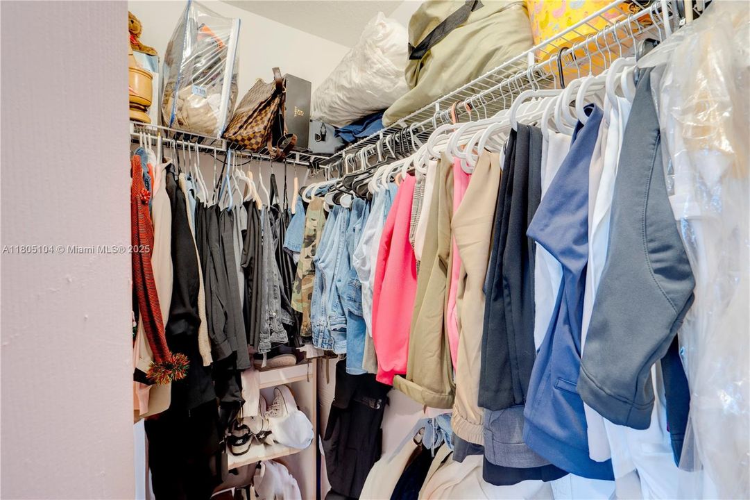 En Venta: $1,150,000 (5 camas, 3 baños, 3073 Pies cuadrados)