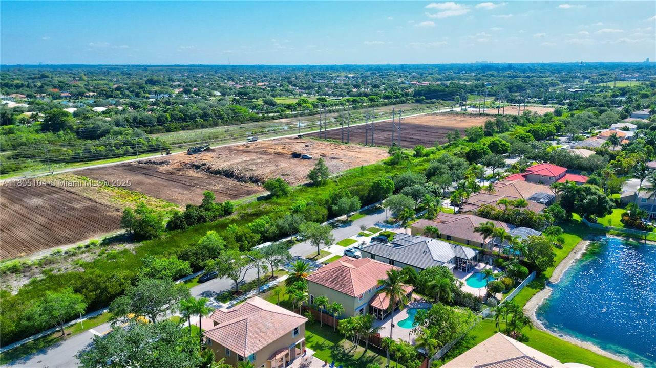 En Venta: $1,150,000 (5 camas, 3 baños, 3073 Pies cuadrados)