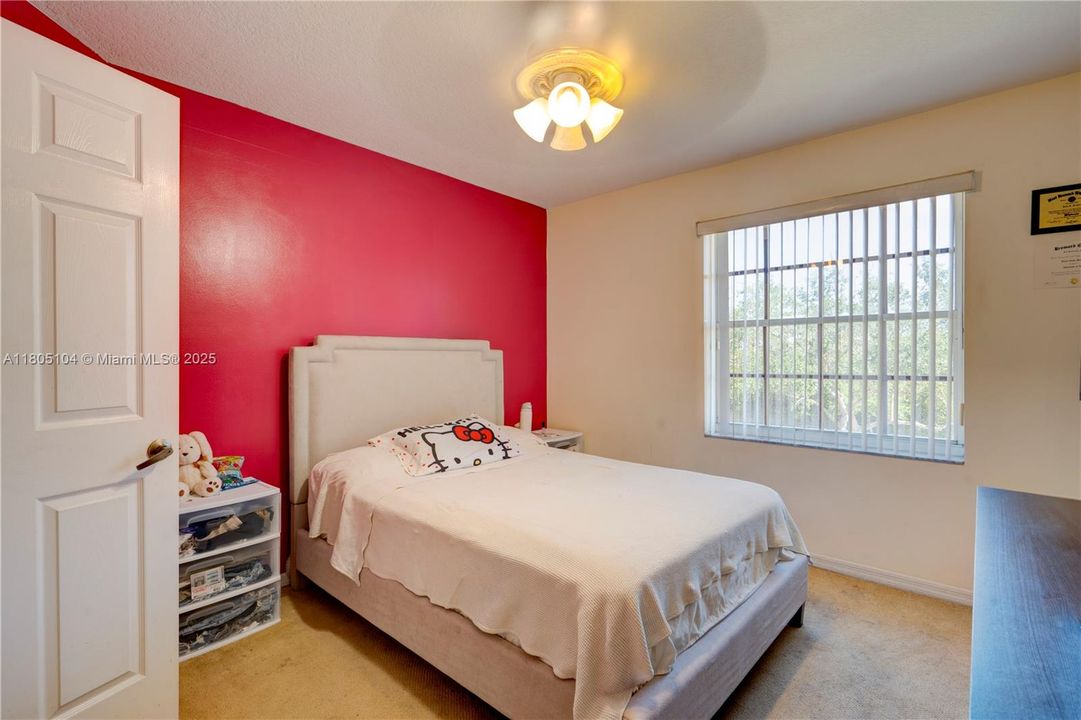 En Venta: $1,150,000 (5 camas, 3 baños, 3073 Pies cuadrados)