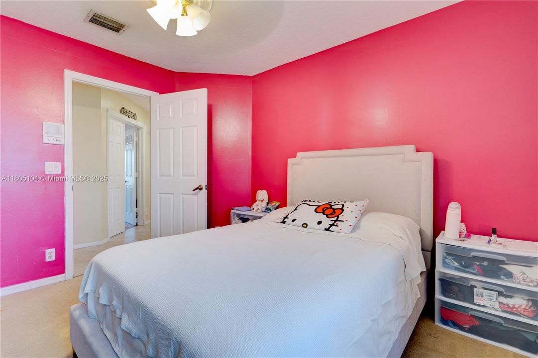 En Venta: $1,150,000 (5 camas, 3 baños, 3073 Pies cuadrados)