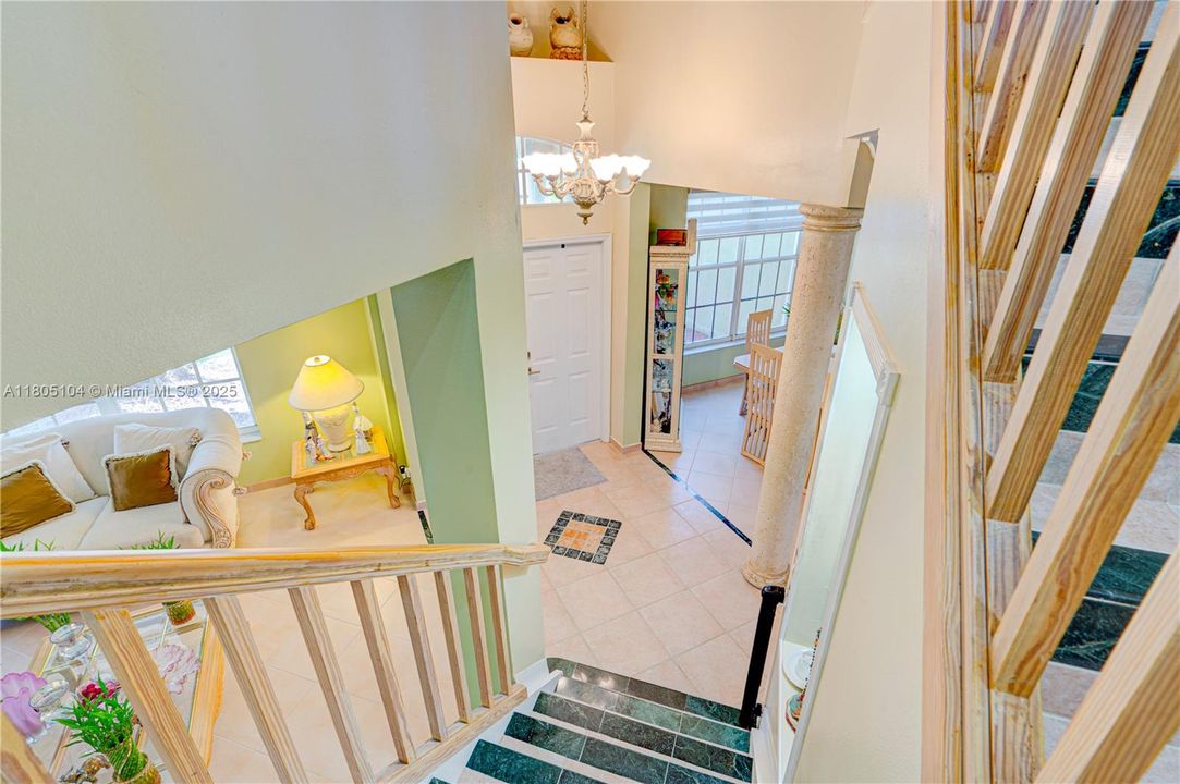 En Venta: $1,150,000 (5 camas, 3 baños, 3073 Pies cuadrados)