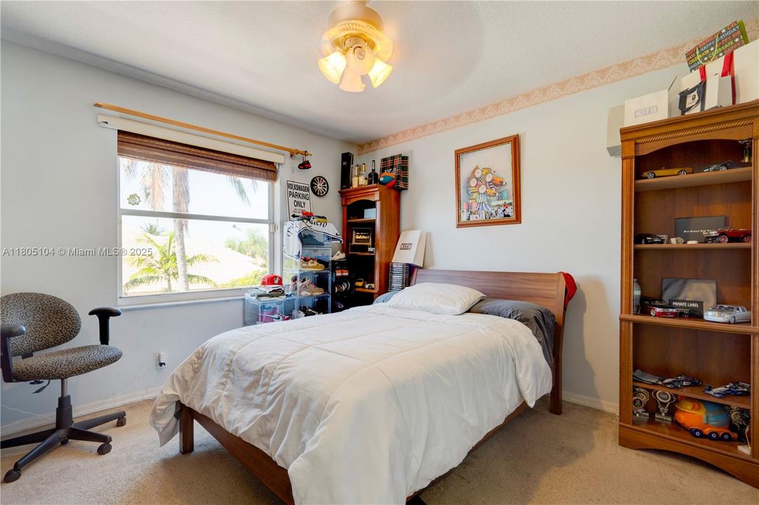 En Venta: $1,150,000 (5 camas, 3 baños, 3073 Pies cuadrados)