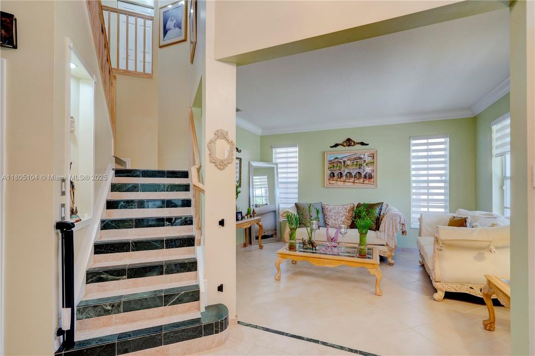 En Venta: $1,150,000 (5 camas, 3 baños, 3073 Pies cuadrados)