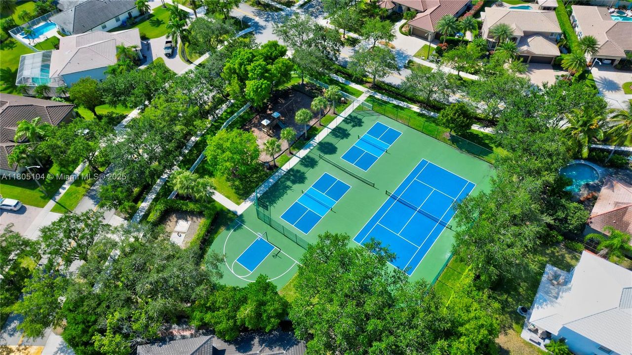 En Venta: $1,150,000 (5 camas, 3 baños, 3073 Pies cuadrados)