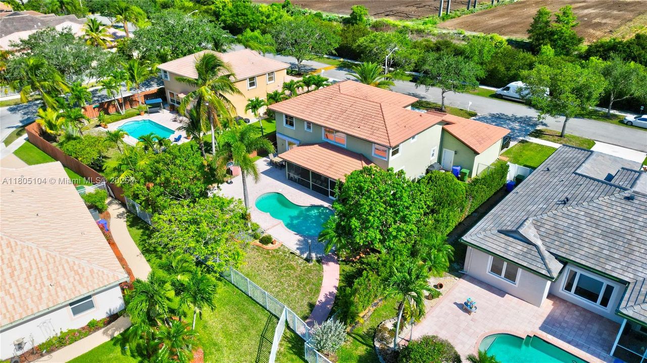 En Venta: $1,150,000 (5 camas, 3 baños, 3073 Pies cuadrados)