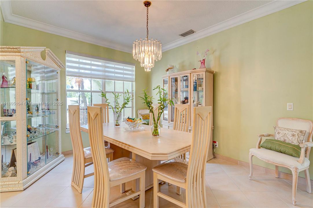 En Venta: $1,150,000 (5 camas, 3 baños, 3073 Pies cuadrados)