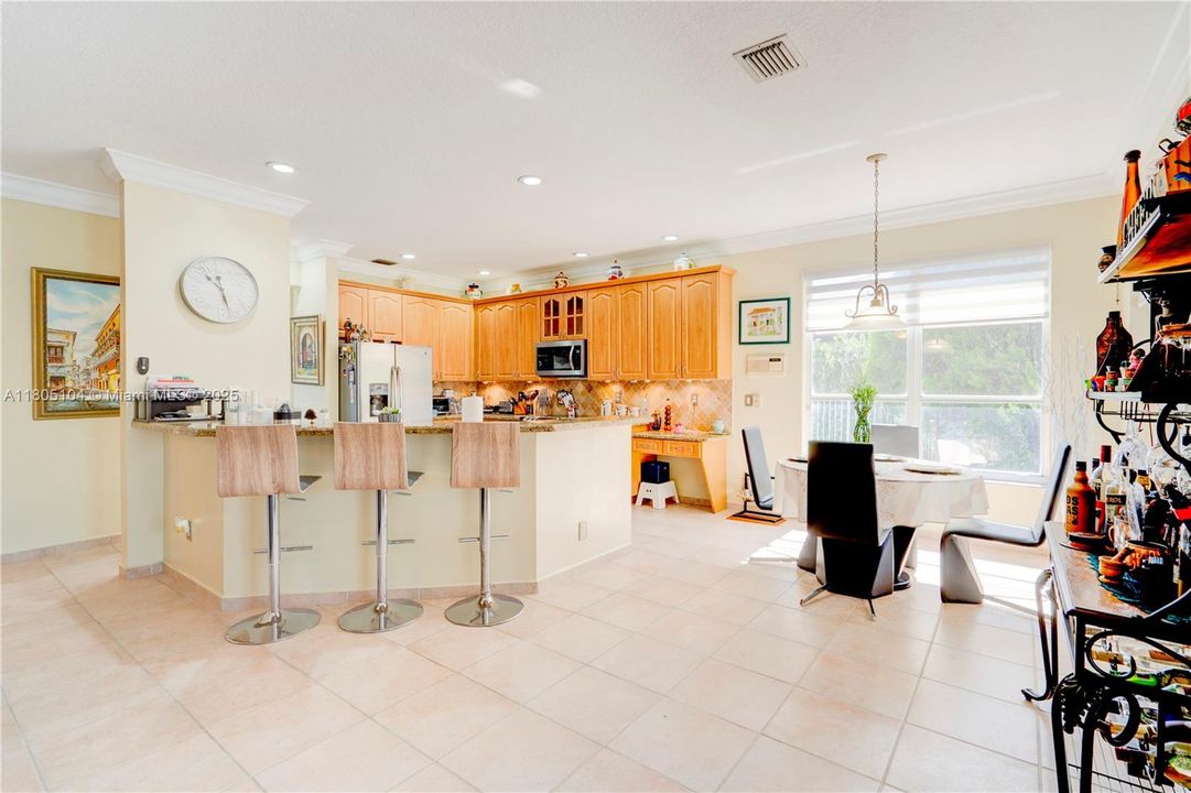 En Venta: $1,150,000 (5 camas, 3 baños, 3073 Pies cuadrados)