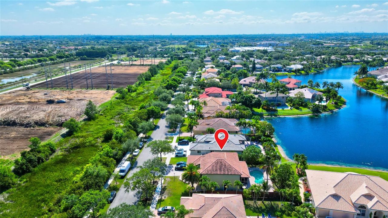 En Venta: $1,150,000 (5 camas, 3 baños, 3073 Pies cuadrados)