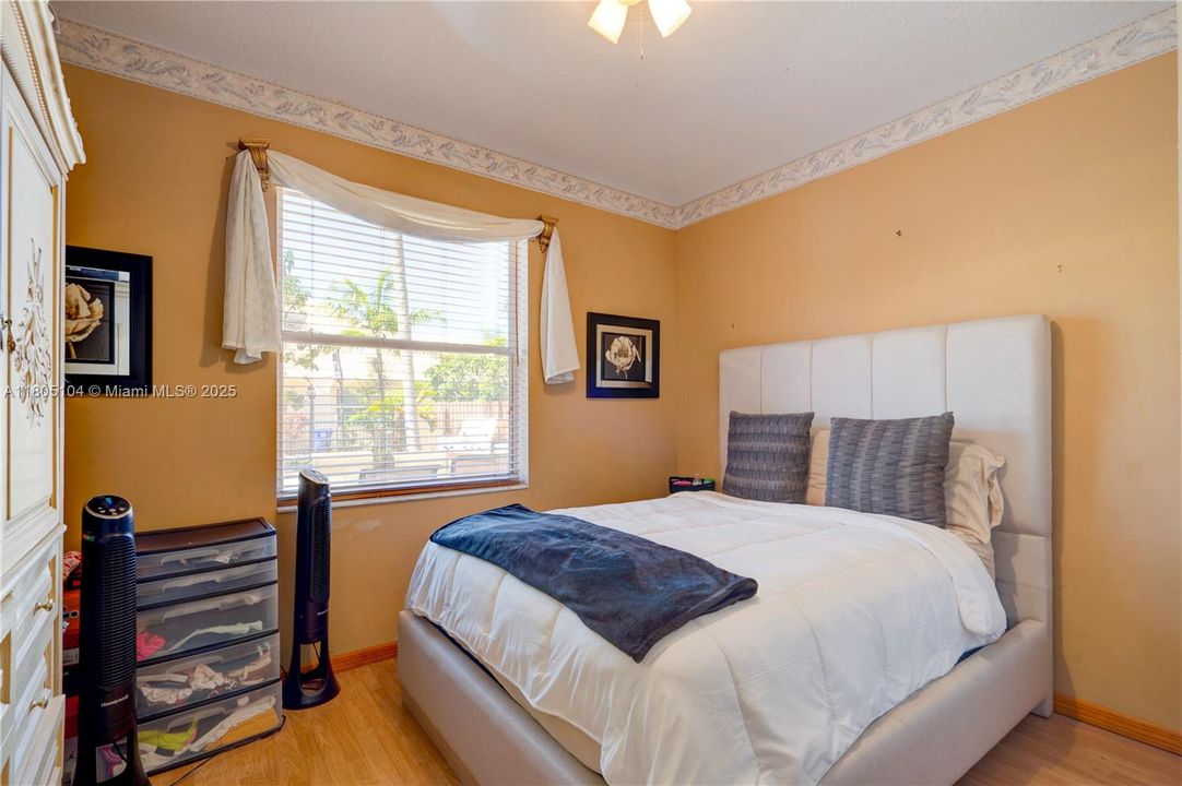 En Venta: $1,150,000 (5 camas, 3 baños, 3073 Pies cuadrados)